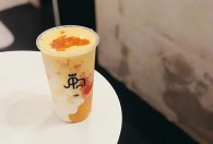 +86奶茶针对消费者的口味推出数十种茶饮